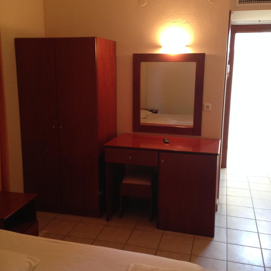 Hotel Akrogiali Korinos Bagian luar foto