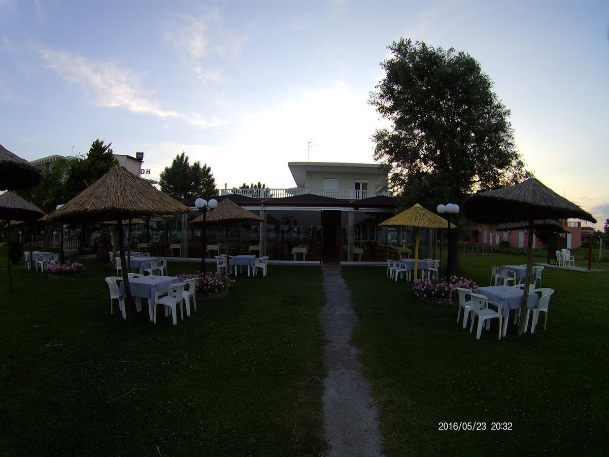 Hotel Akrogiali Korinos Bagian luar foto
